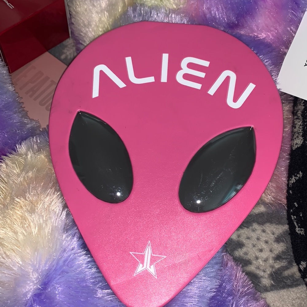 Busted Alien Palette